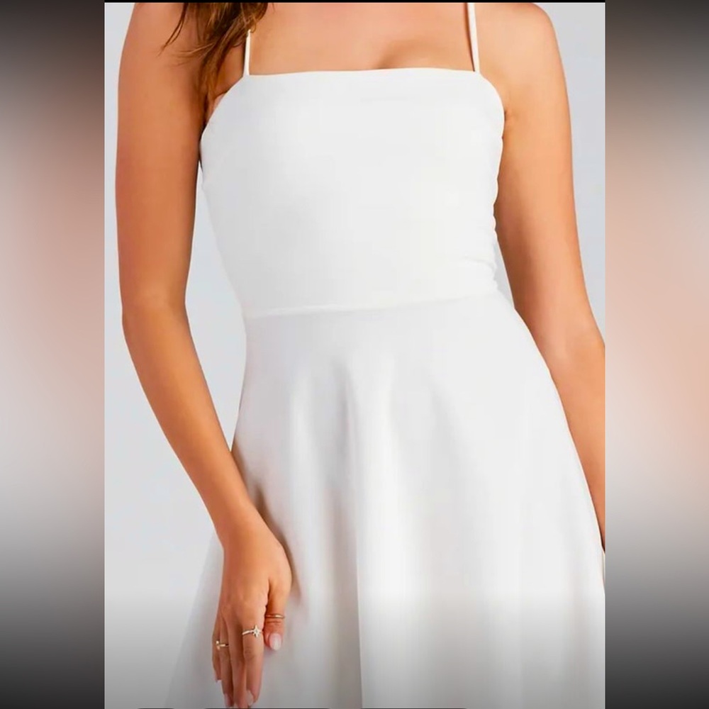 Elegant White Lace low-back Sleeveless Dress